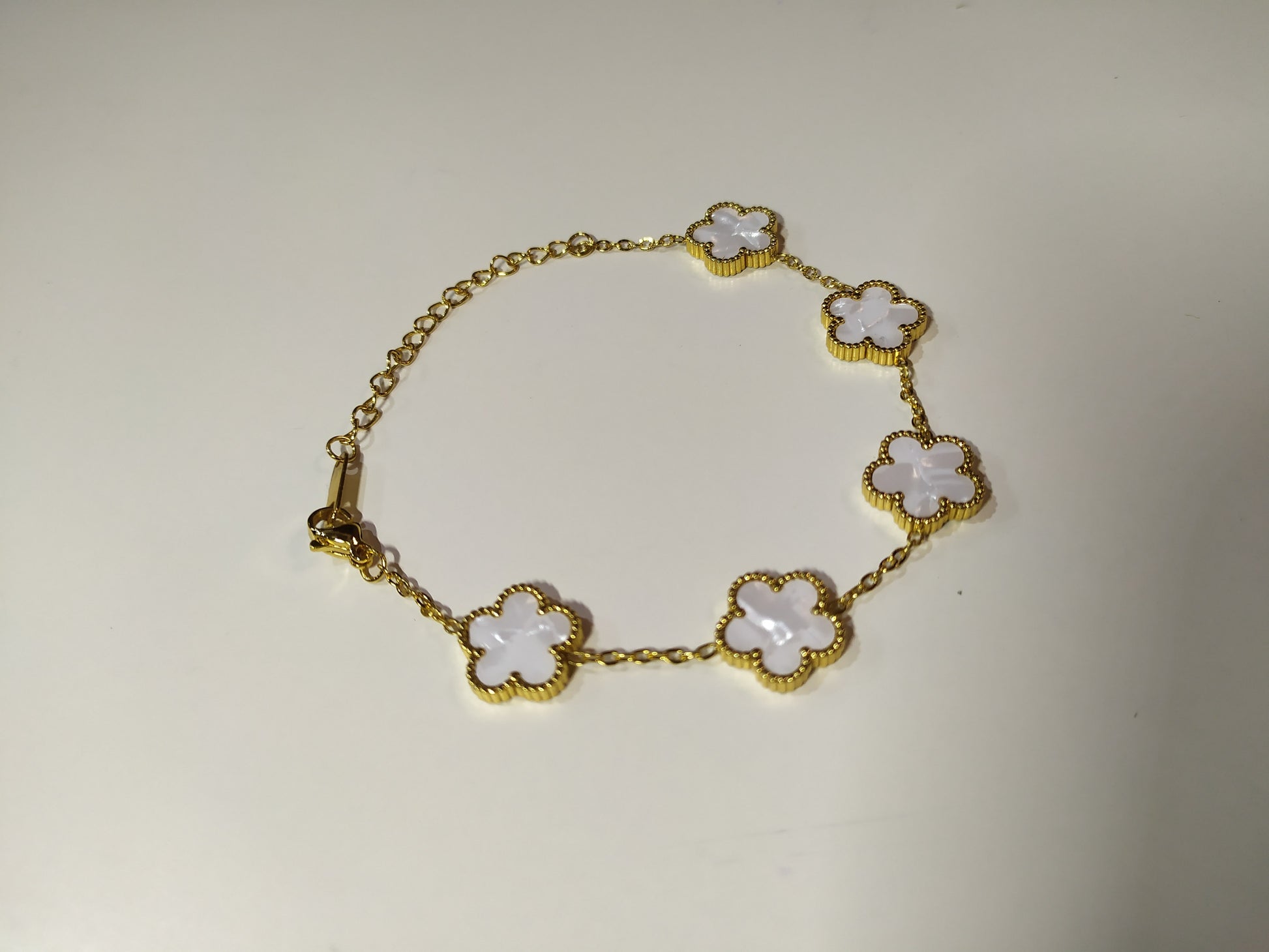 Pulsera trebol de cinco hojas blanco - additional image 3